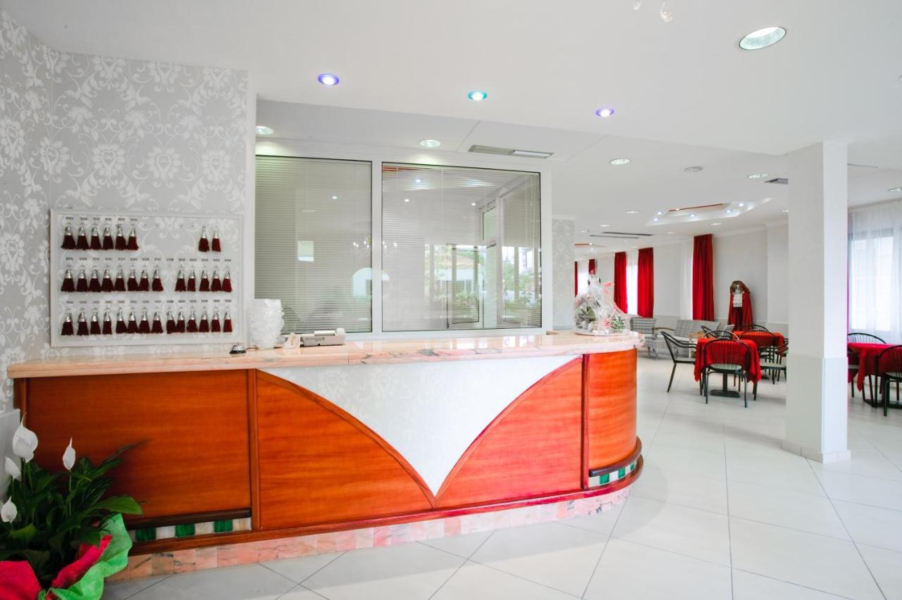 Hotel Le Lune 가테오 아 마레 외부 사진