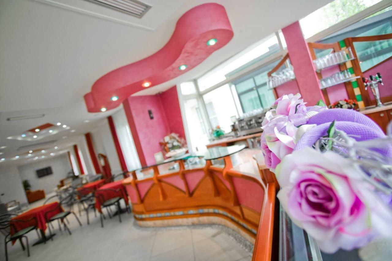 Hotel Le Lune 가테오 아 마레 외부 사진