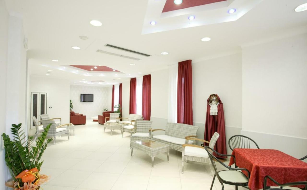 Hotel Le Lune 가테오 아 마레 외부 사진